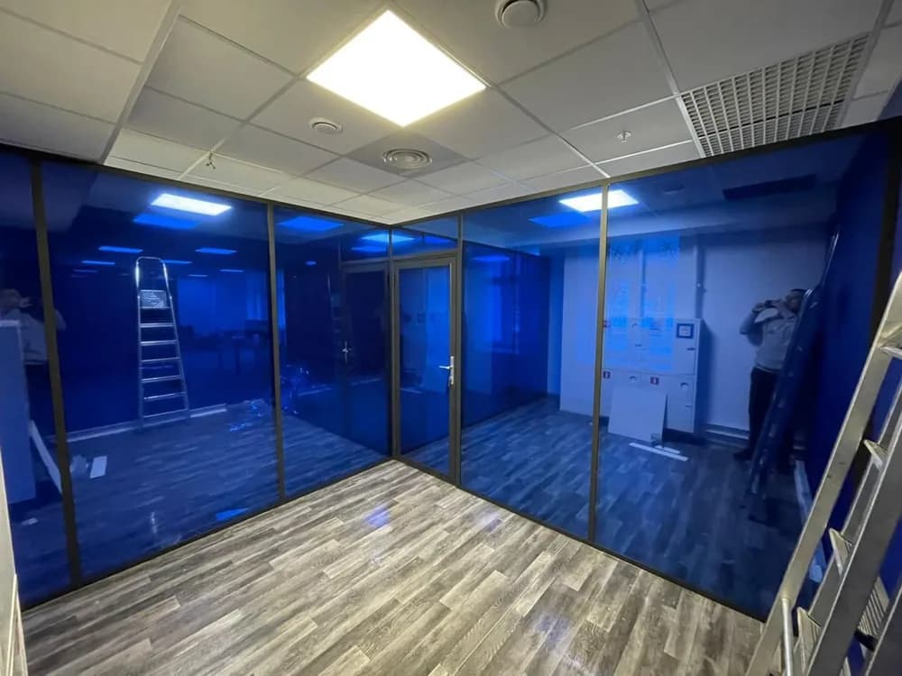 Офисы — Установка тонирующей пленки — тонировка окон плёнкой DIHROM BLUE декоративная пленка в Санкт-Петербурге